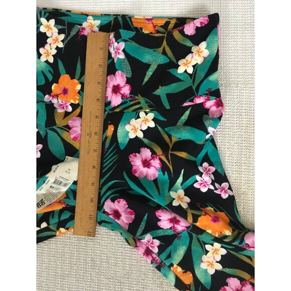 No Boundaries Capri Leggings Size XS Black w Tropical Pink Orange Flowers New - Picture 11 of 14